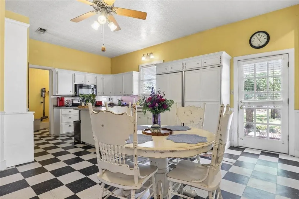 504 S Main Street Lockhart, TX 78644