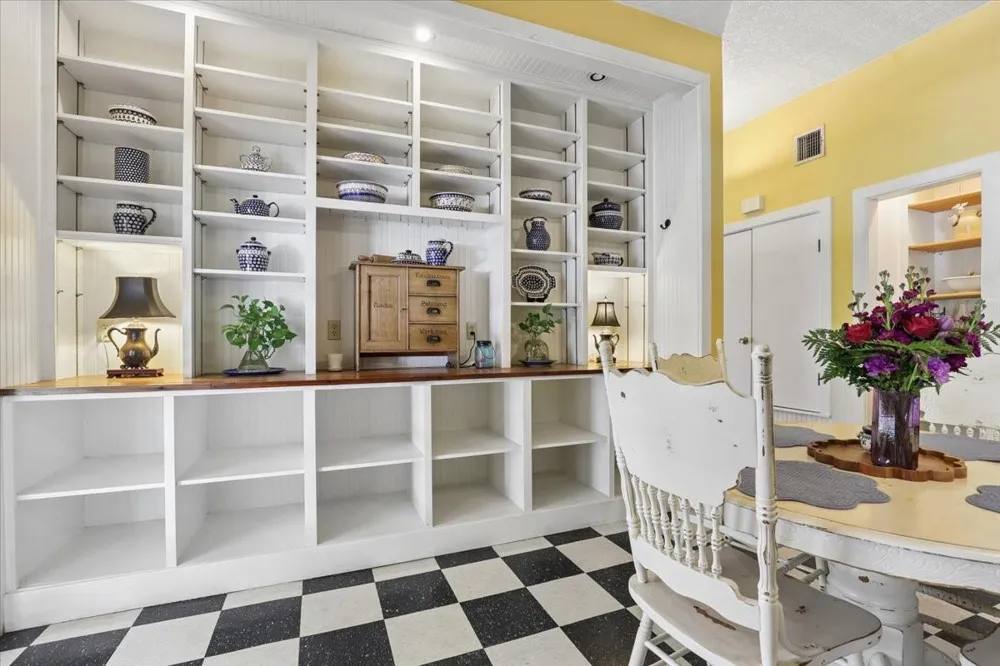 504 S Main Street Lockhart, TX 78644
