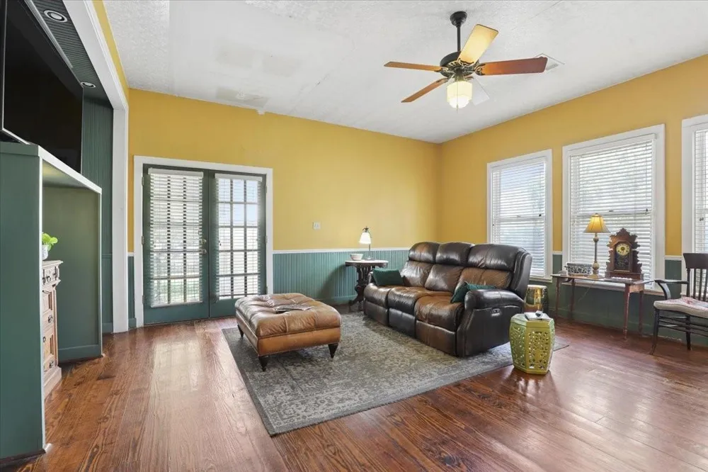 504 S Main Street Lockhart, TX 78644