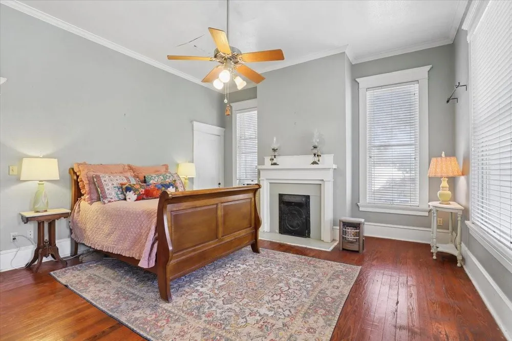 504 S Main Street Lockhart, TX 78644