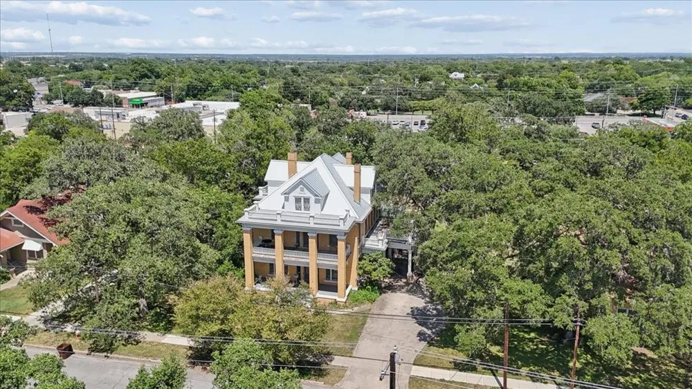 504 S Main Street Lockhart, TX 78644