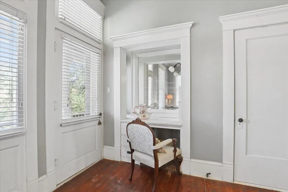 504 S Main Street Lockhart, TX 78644