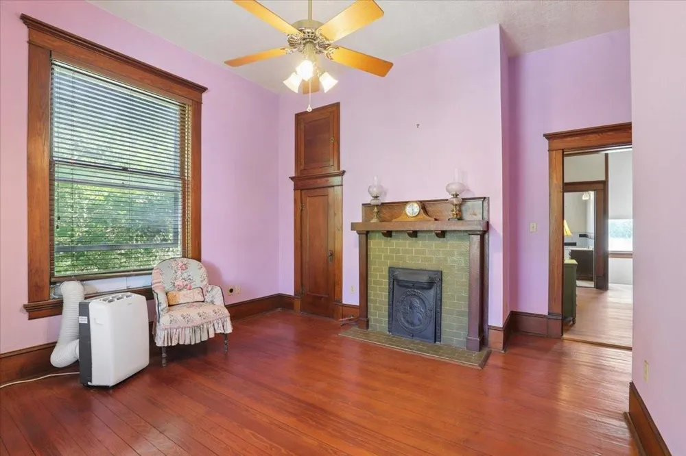 504 S Main Street Lockhart, TX 78644