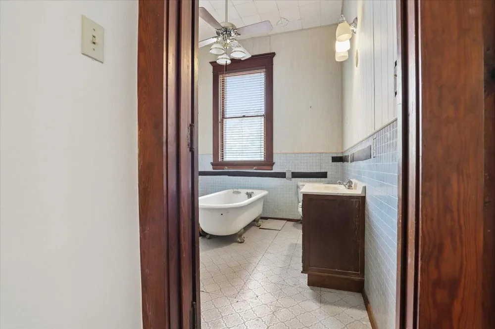 504 S Main Street Lockhart, TX 78644