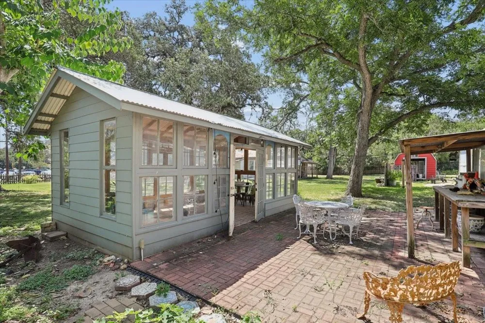 504 S Main Street Lockhart, TX 78644