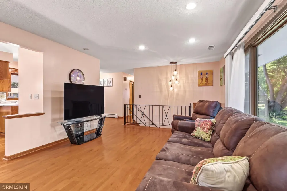 4738 Decatur Place New Hope, MN 55428