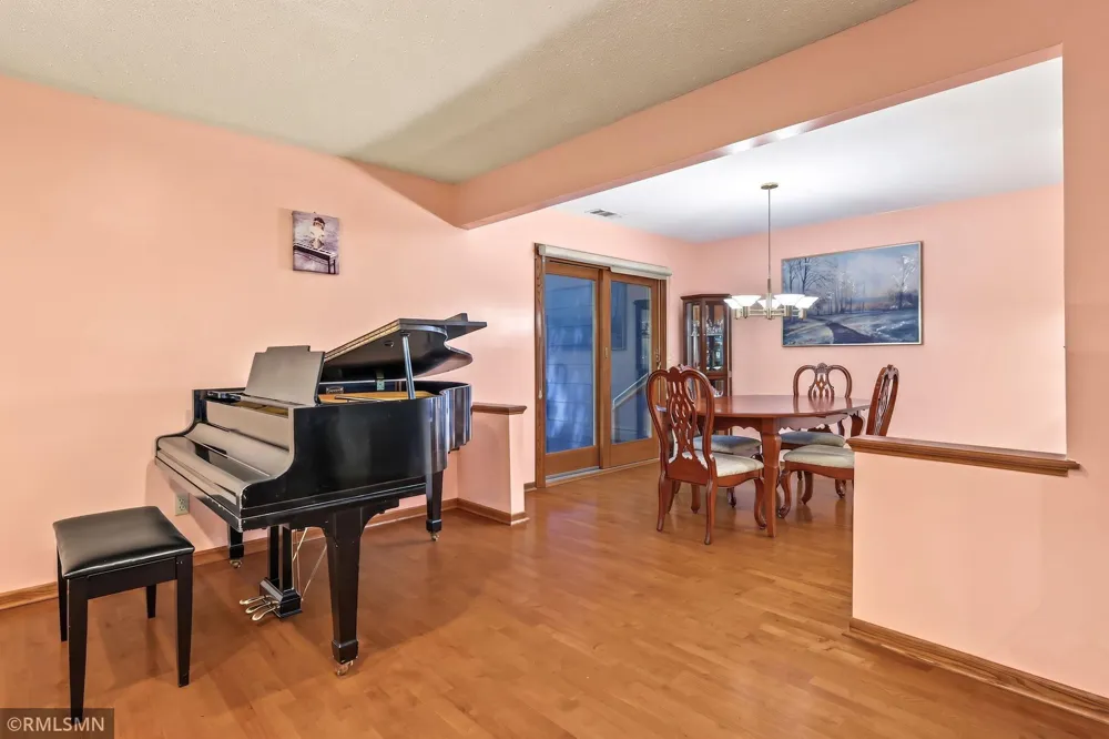 4738 Decatur Place New Hope, MN 55428