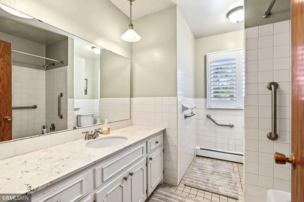 4738 Decatur Place New Hope, MN 55428