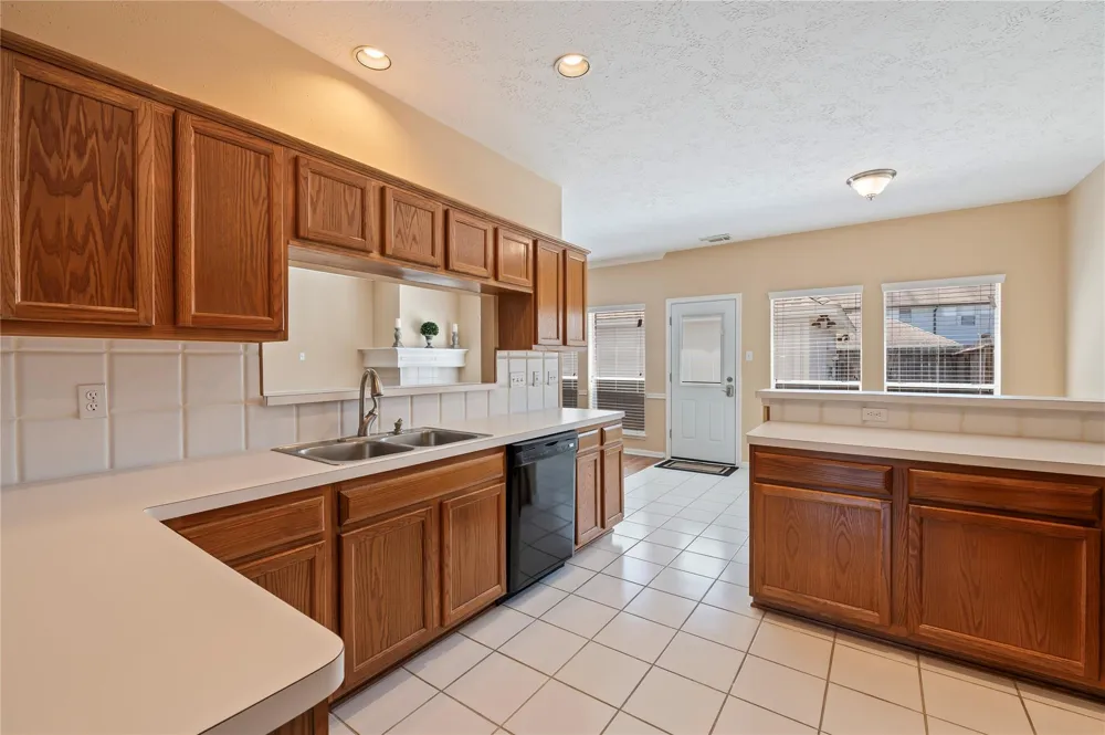 1287 El Camino Village Drive Webster, TX 77058