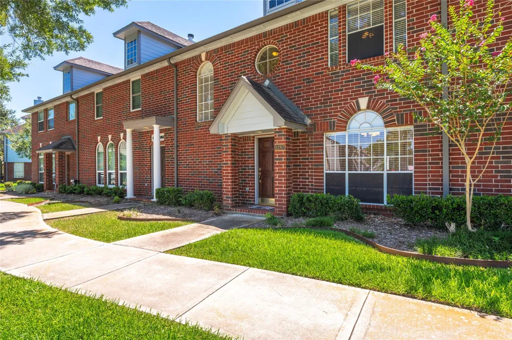 1287 El Camino Village Drive Webster, TX 77058