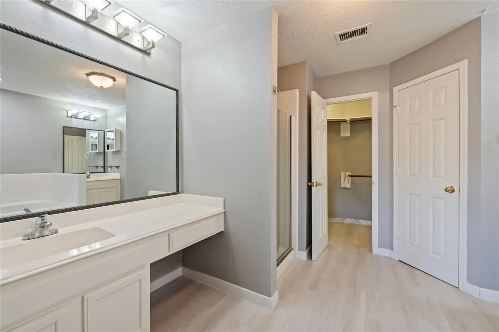 1287 El Camino Village Drive Webster, TX 77058