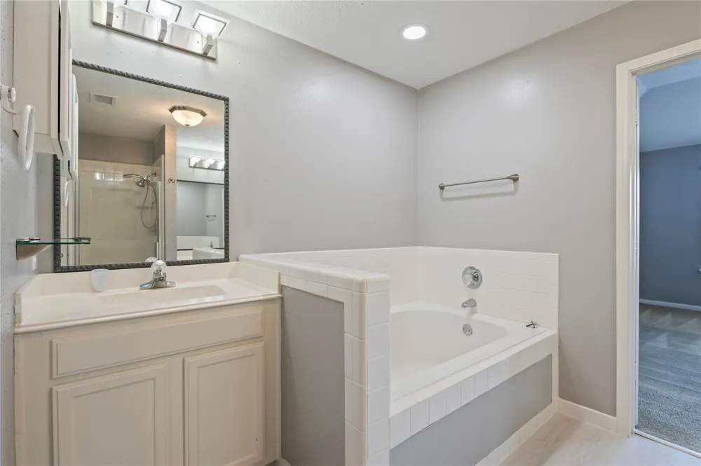 1287 El Camino Village Drive Webster, TX 77058