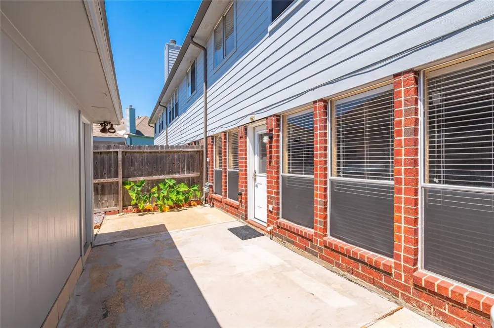 1287 El Camino Village Drive Webster, TX 77058