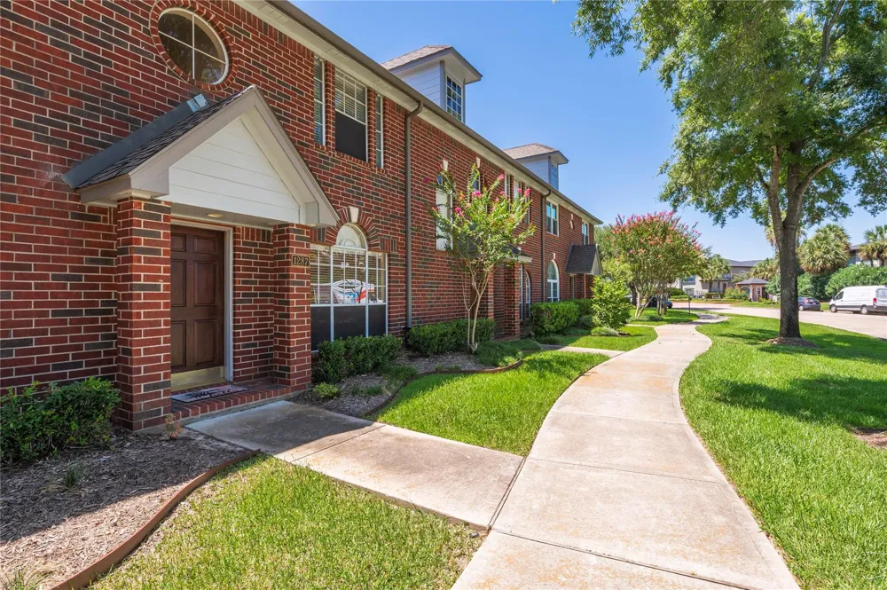 1287 El Camino Village Drive Webster, TX 77058