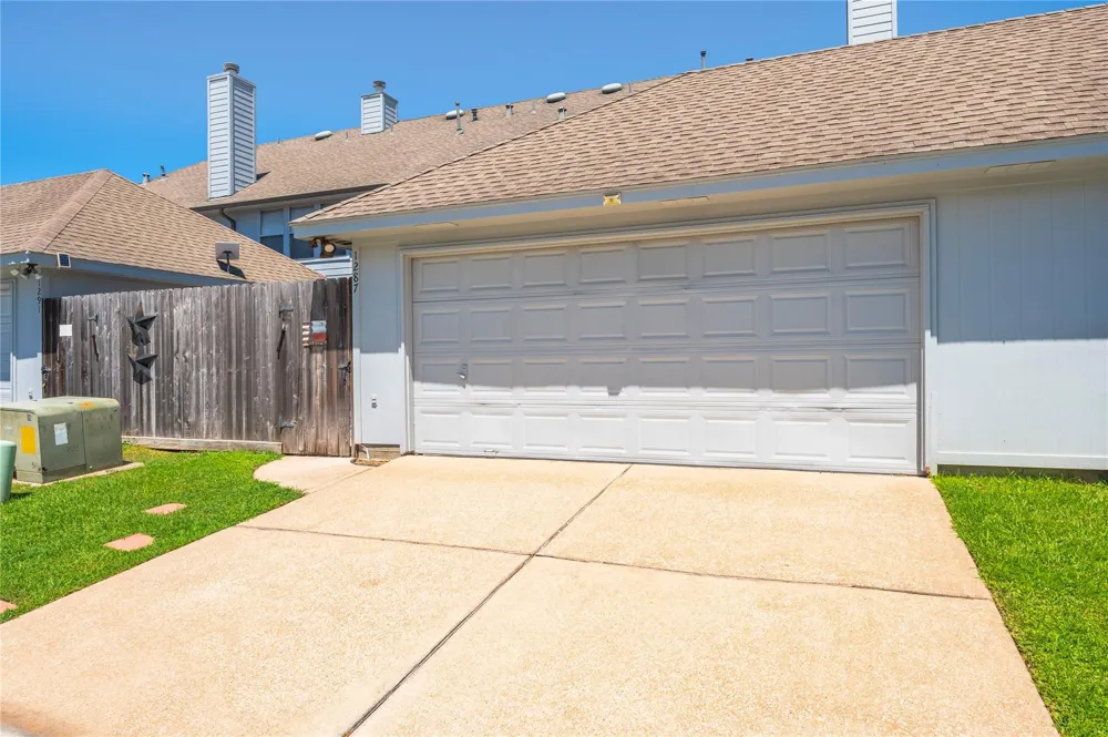 1287 El Camino Village Drive Webster, TX 77058
