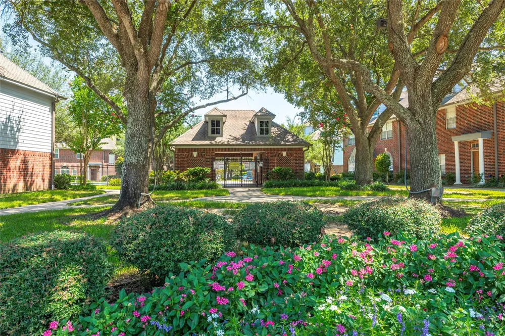 1287 El Camino Village Drive Webster, TX 77058