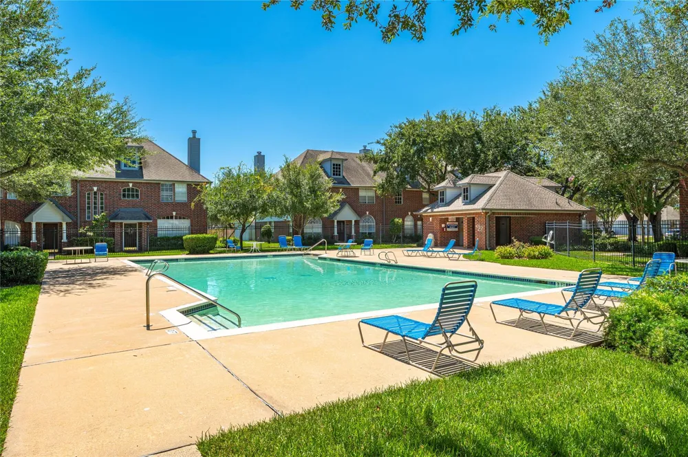 1287 El Camino Village Drive Webster, TX 77058