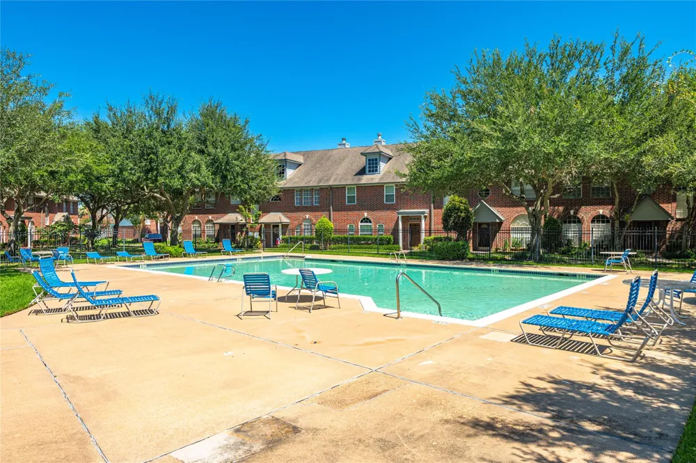 1287 El Camino Village Drive Webster, TX 77058