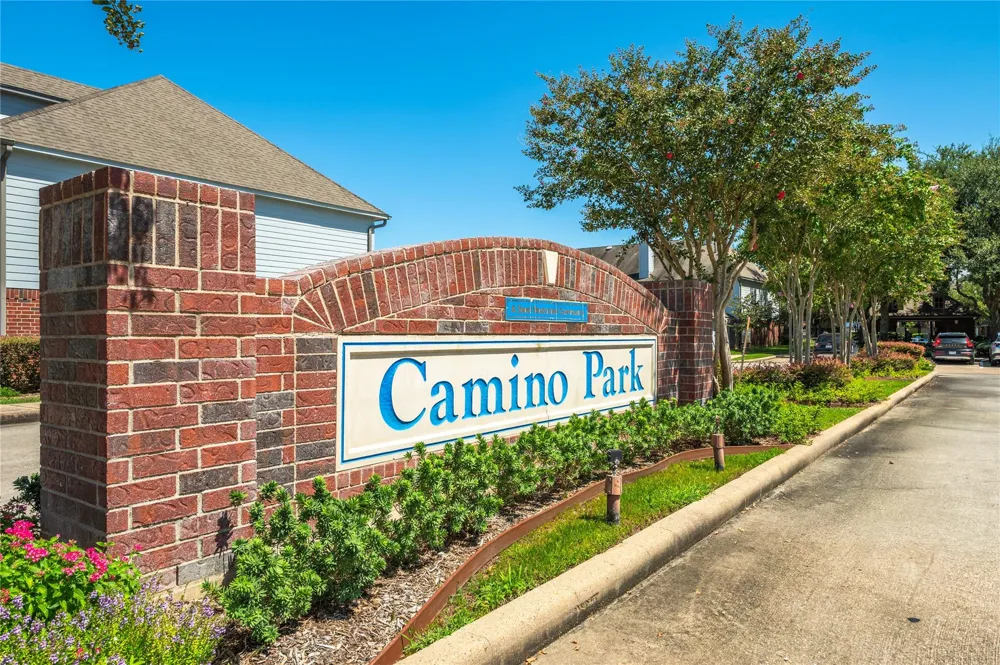 1287 El Camino Village Drive Webster, TX 77058