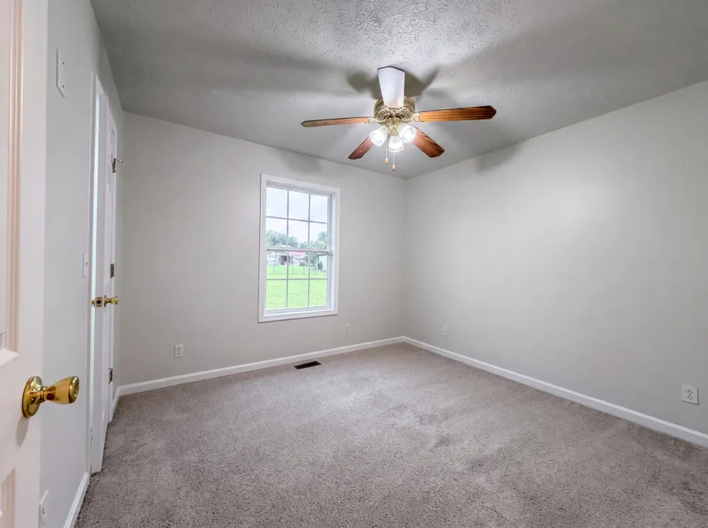 610 W Harper Rd Portland, TN 37148