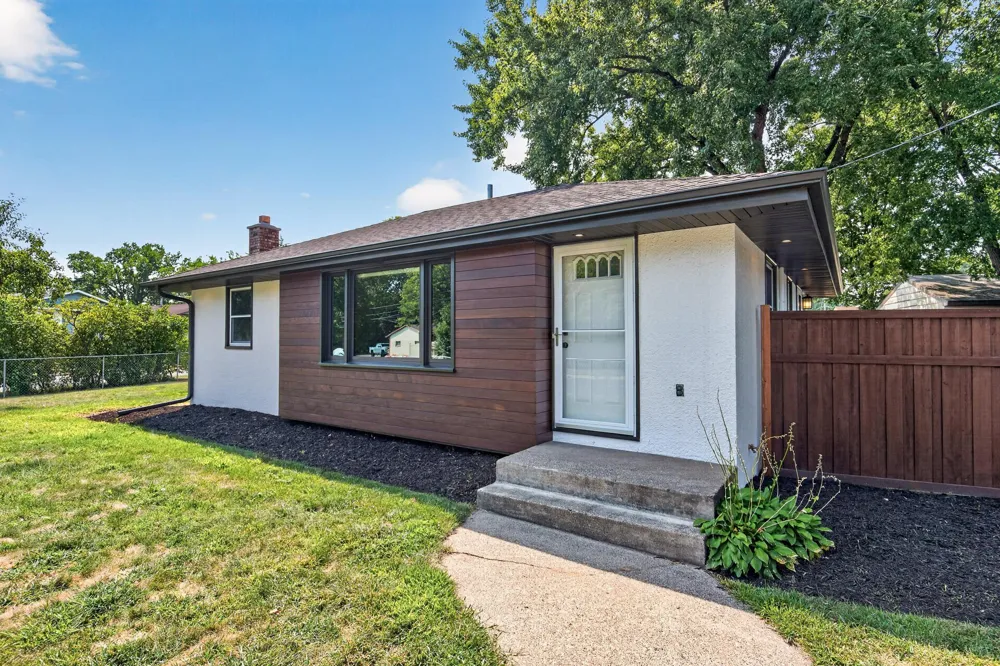 2019 Bromley Street South Saint Paul, MN 55075