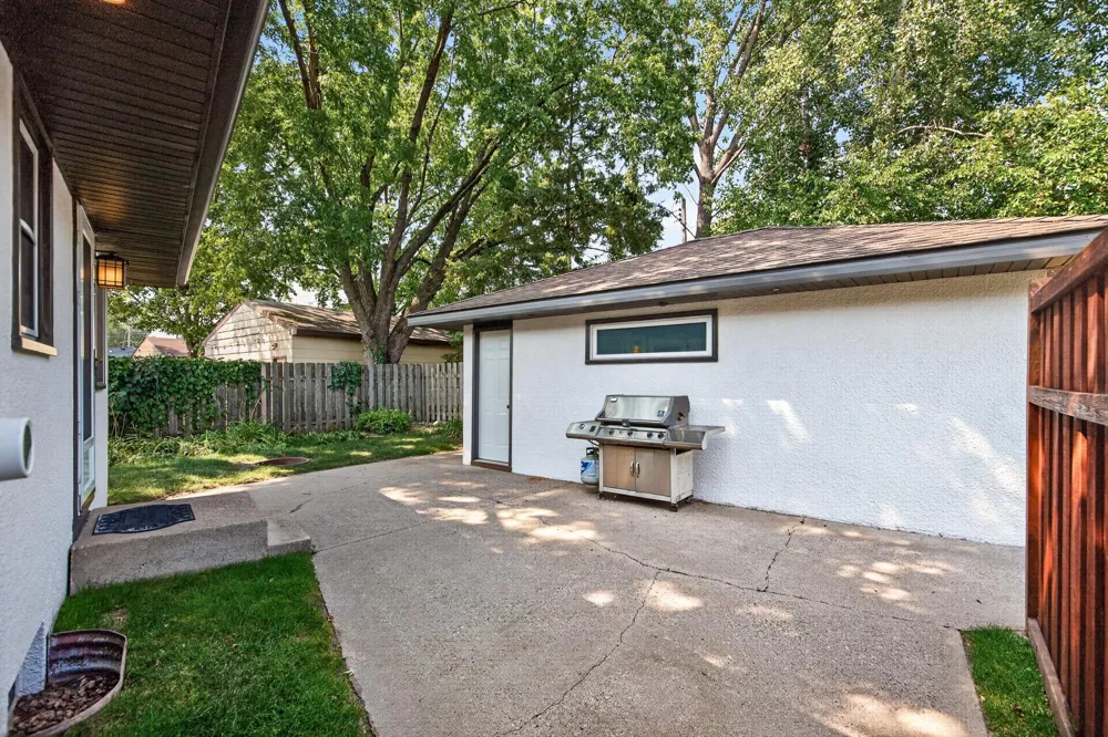 2019 Bromley Street South Saint Paul, MN 55075