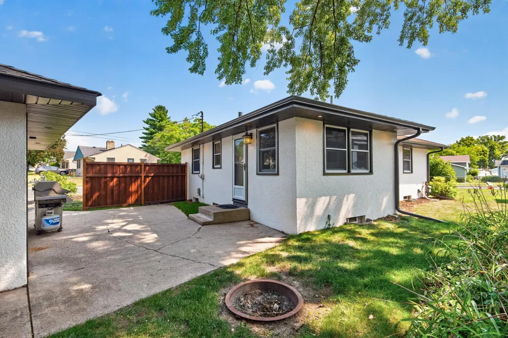 2019 Bromley Street South Saint Paul, MN 55075