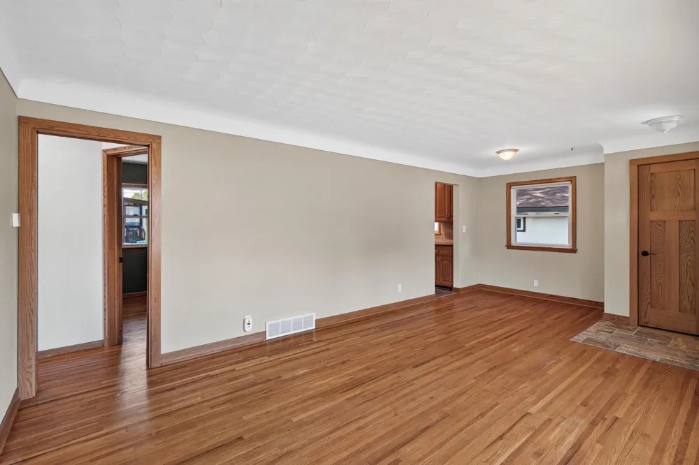 2019 Bromley Street South Saint Paul, MN 55075