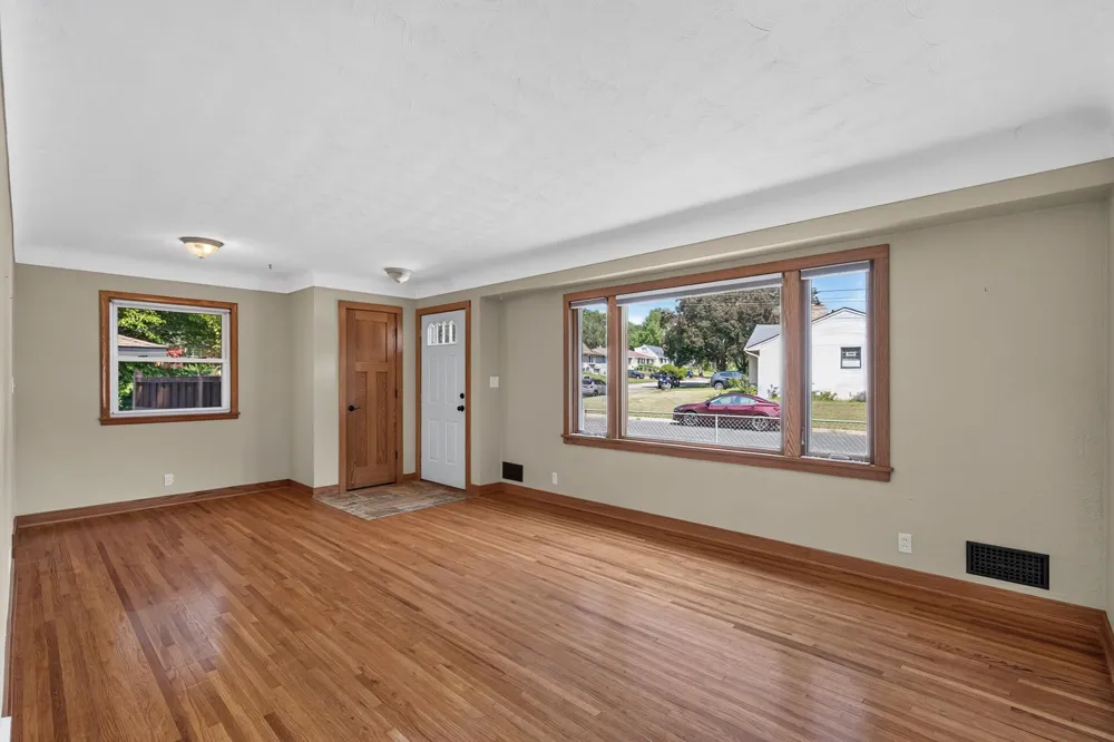 2019 Bromley Street South Saint Paul, MN 55075