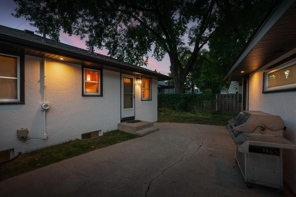2019 Bromley Street South Saint Paul, MN 55075