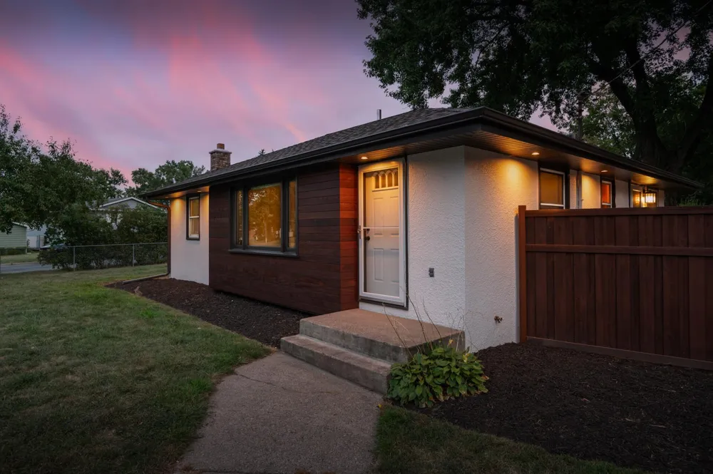 2019 Bromley Street South Saint Paul, MN 55075