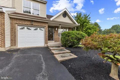 28 EYNON COURT