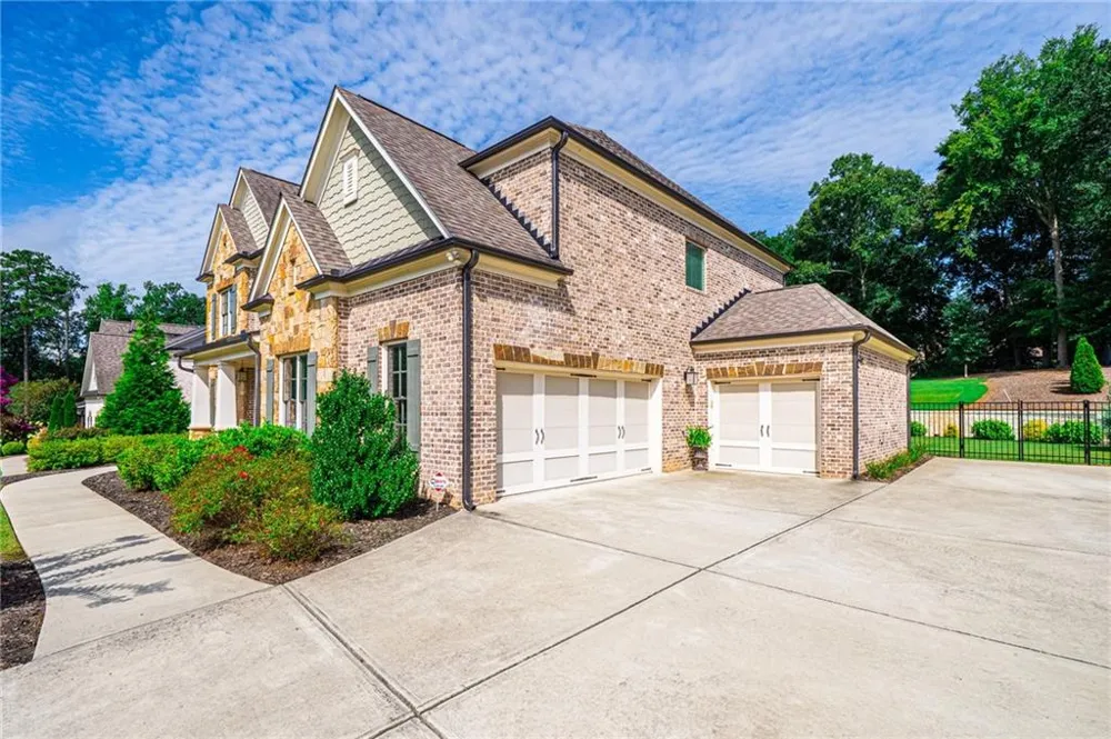 2440 Sunflower Drive Hoschton, GA 30548