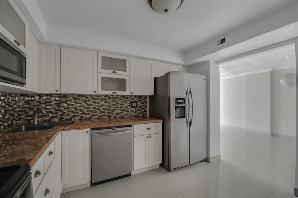 2780 NE 183rd St #1114 Aventura, FL 33160