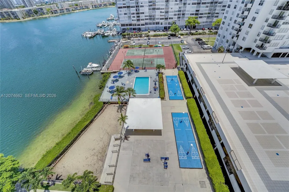 2780 NE 183rd St #1114 Aventura, FL 33160