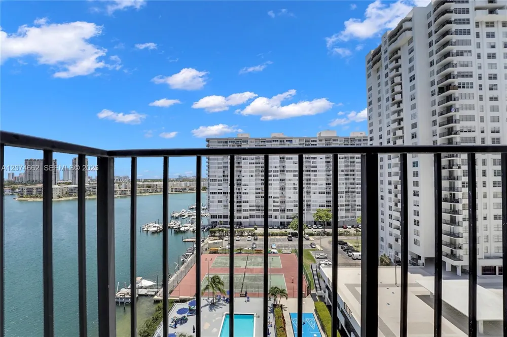 2780 NE 183rd St #1114 Aventura, FL 33160