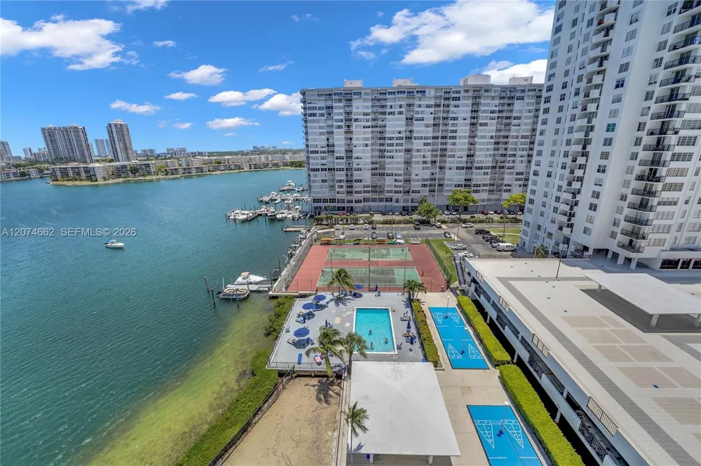 2780 NE 183rd St #1114 Aventura, FL 33160