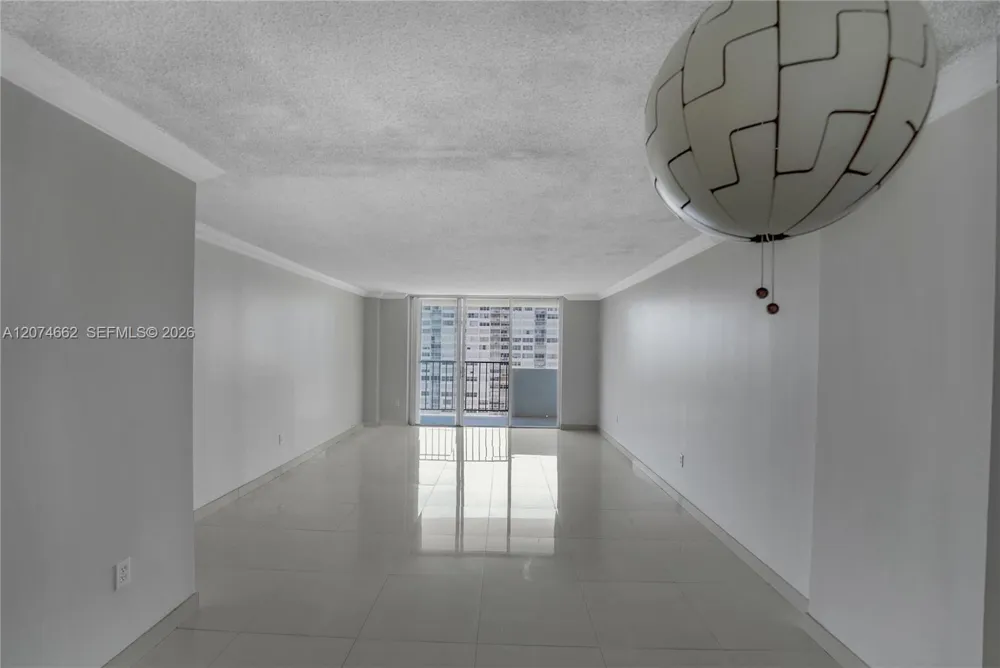 2780 NE 183rd St #1114 Aventura, FL 33160