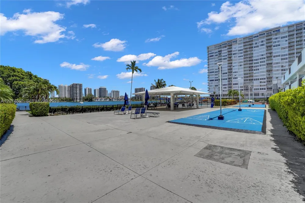 2780 NE 183rd St #1114 Aventura, FL 33160