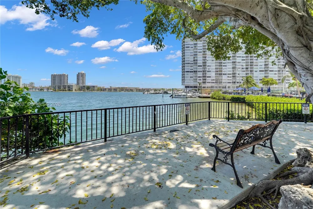 2780 NE 183rd St #1114 Aventura, FL 33160