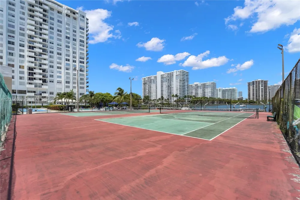 2780 NE 183rd St #1114 Aventura, FL 33160