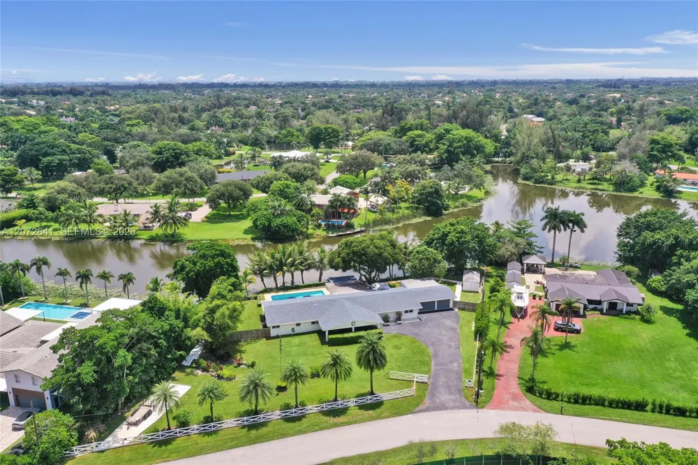 10880 SW 25th St Davie, FL 33324