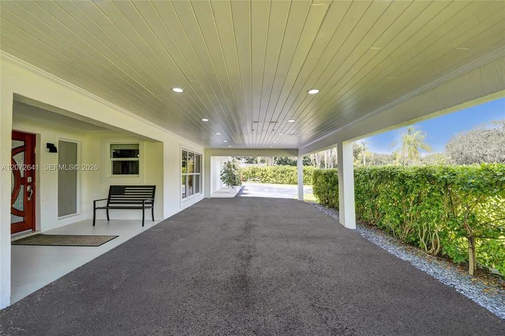 10880 SW 25th St Davie, FL 33324