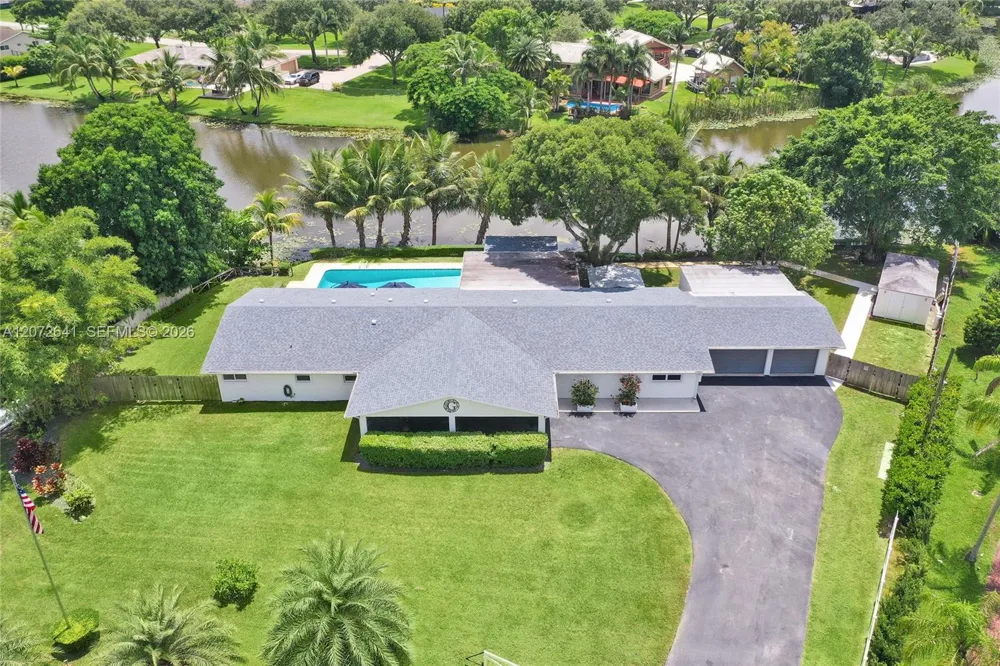 10880 SW 25th St Davie, FL 33324
