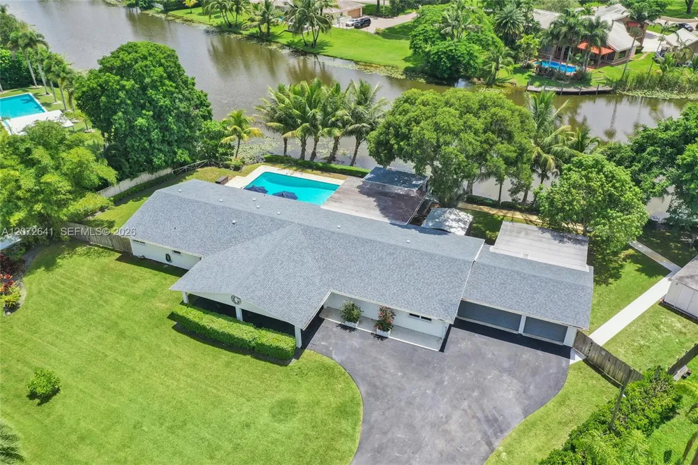 10880 SW 25th St Davie, FL 33324
