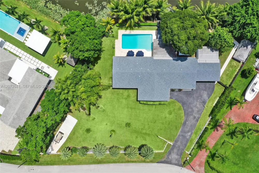 10880 SW 25th St Davie, FL 33324