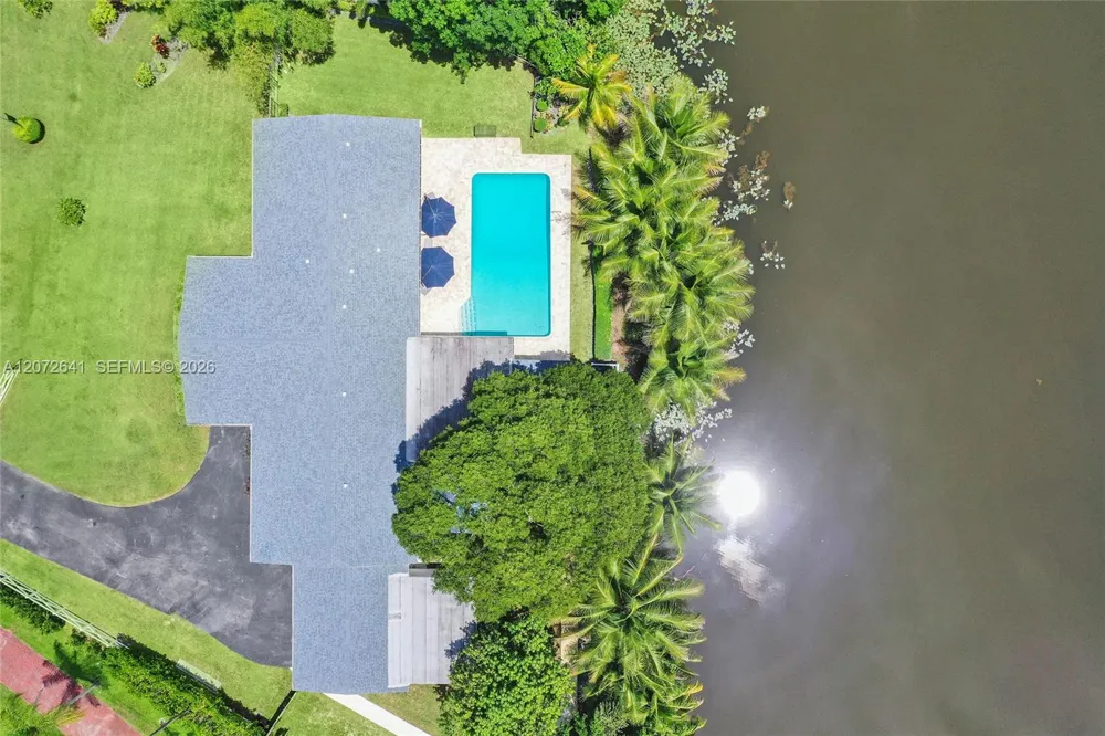 10880 SW 25th St Davie, FL 33324