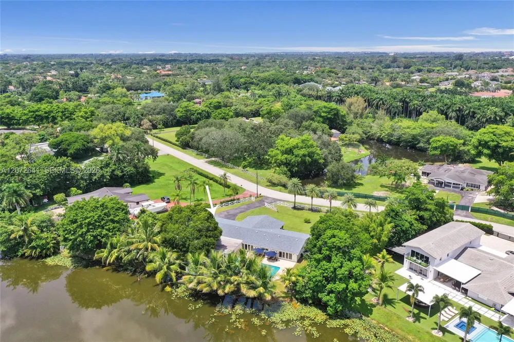 10880 SW 25th St Davie, FL 33324