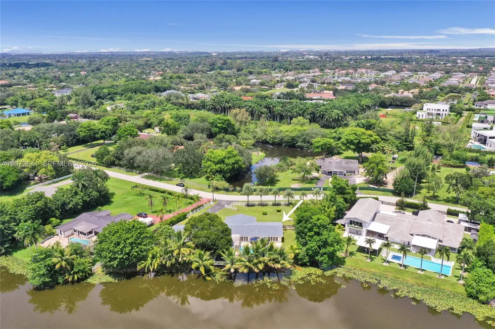 10880 SW 25th St Davie, FL 33324