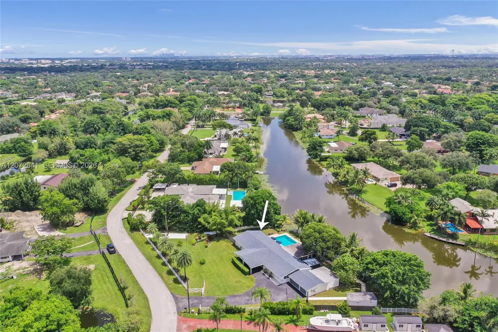 10880 SW 25th St Davie, FL 33324